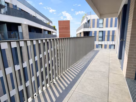 ** superbe appart de 3 pieces avec terrasse **