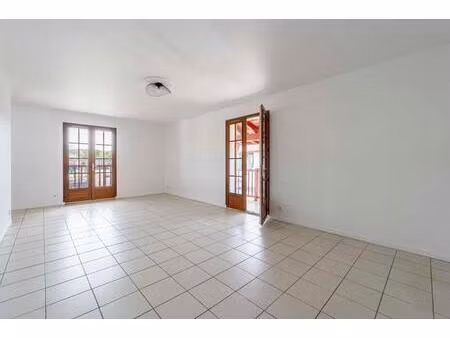 t3 spacieux avec grand balcon - bail non meublé