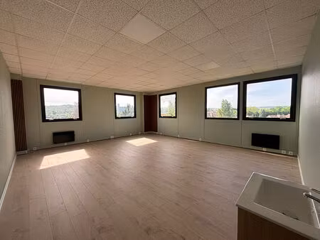 bureaux 68.20 m2