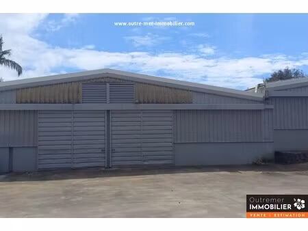 local/entrepot 210 m² - sainte marie - pae la mare
