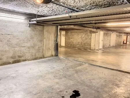 mougins  garage à louer