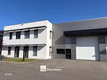 location local d'activités 491 m²