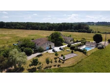 propriété en pierre du 12ème siècle 322m² habitables avec gîtes et chambres d'hôtes à vend