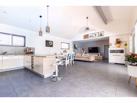 cadaujac centre grande maison contemporaine de plain pied :