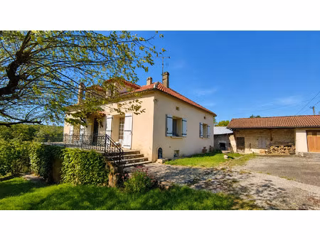 maison en pierre aux généreux volumes et vue dégagée