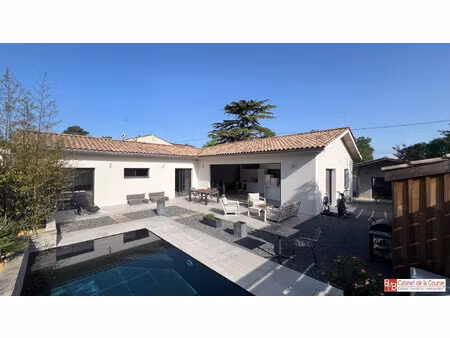 villa 5 pièces - jardin/piscine/dépendance