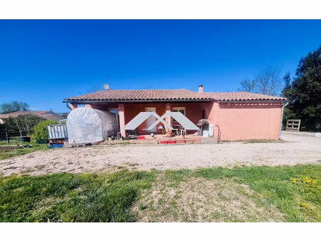 maison récente de plain-pied avec terrasse plein sud  garage et