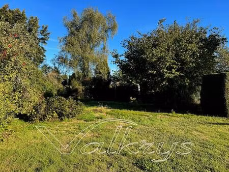 beau terrain arboré constructible 820 m2 bourg de moëlan sur mer