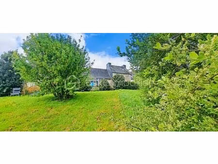 maison en pierre de 100 m² à poullaouen