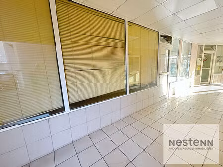 local commercial à vendre au centre-ville de saint-raphaël - 37 62 m²
