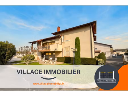 propriété familiale de caractère avec piscine et dépendances