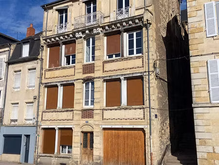immeuble de rapport face à la loire comprenant 7 appartements et un garage
