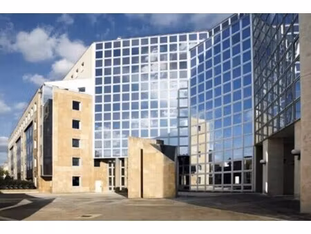 location bureaux 7 589 m² à 9 240 m²