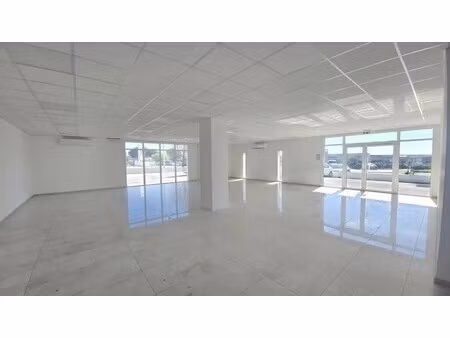location commerce 172 m²