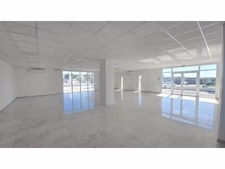 location commerce sollies pont 83210 172m²