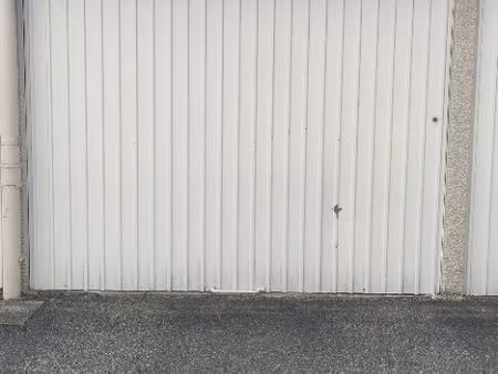 garage à louer rue saint mathieu lyon 8ème