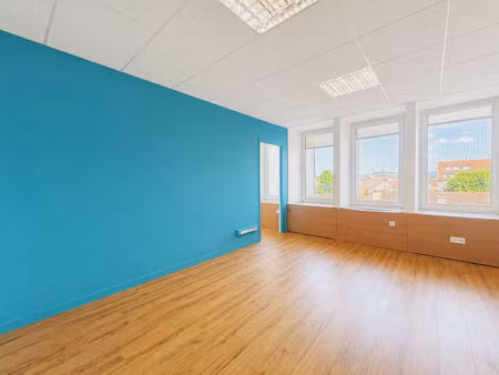 agen centre - local professionnel de 70 m² avec deux emplacements de stationnement