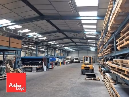 vente local d'activités 1 700 m²