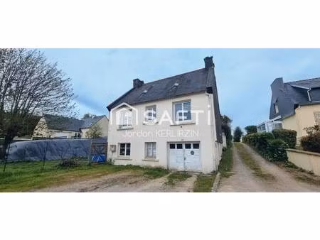 maison de 88 m² sur un terrain de 910 m²  comprenant 5 pièces dont 3 chambres.