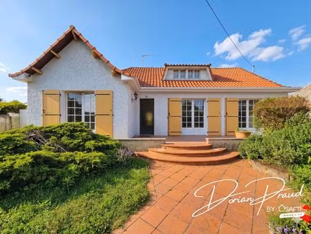 maison quatre chambres sur un terrain de 742 m2