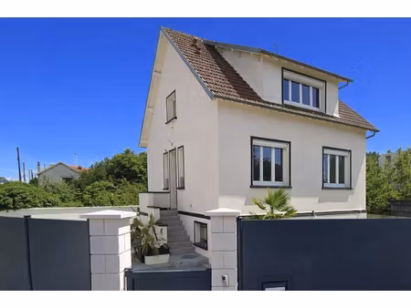 maison independante non mitoyenne renovee