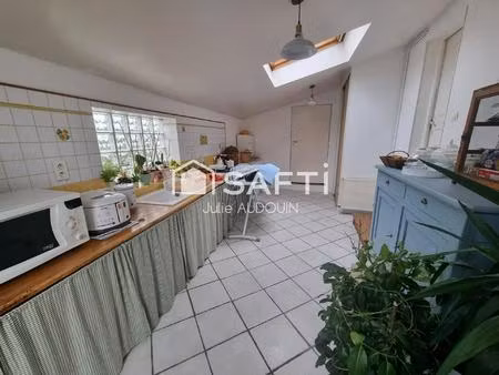 jolie maison familiale avec dépendances et piscine – cherves