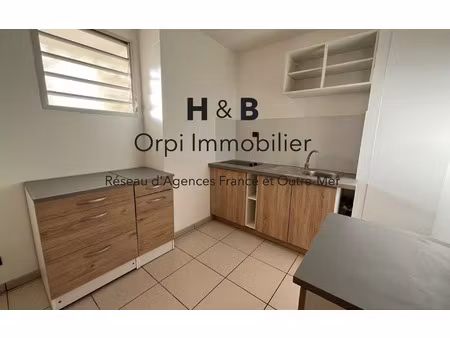 location appartement  31.64 m² t-1 à fort-de-france  700 €