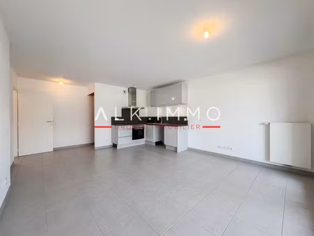 t3 au calme à argonay avec place privative