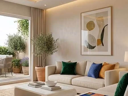 ** 3 pieces + terrasse 12m2+ parking et cave - proche gare et coeur de ville