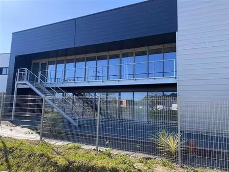 location local d'activités coueron 839 m²