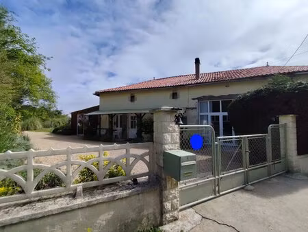 magnifique cottage de deux chambres niché au cœur de jardins superbement aménagés.