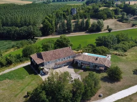 élégante grange rénovée avec maison d’amis  piscine de 14 m et vues panoramiques à 360° – 