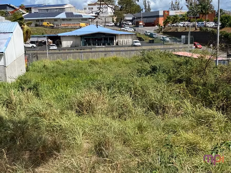 terrain 600 m2 en zone d'activité commerciale