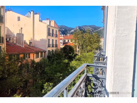 t3 traversant 58 m² lumineux - centre toulon - ascenseur