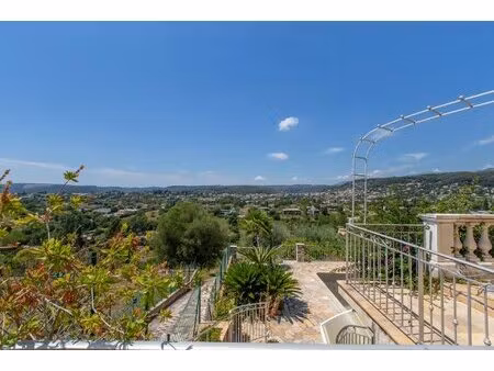saint-paul-de-vence  jolie villa familiale à moderniser avec piscine et vue panoramique
