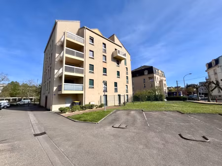 sablon : appartement 3 pièces 64m2 avec balcon et stationnement privatif