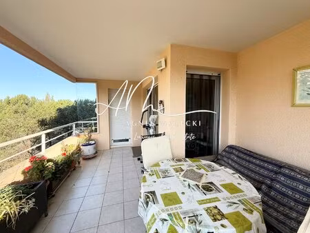 proche centre-ville et des plages dans belle résidence !