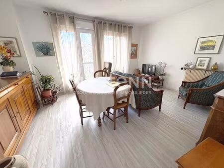 a vendre lavelanet- appartement 3 pièces avec balcon