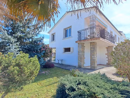 a vendre lavelanet maison avec jardin et 2 garages / 2 appartements
