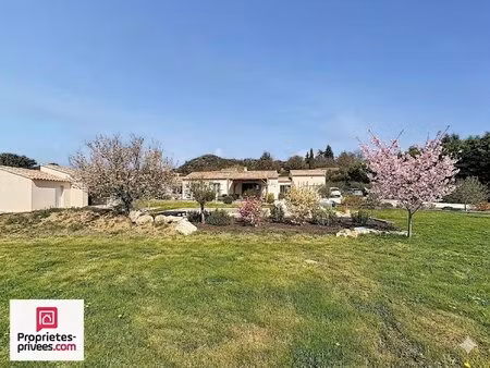 villa t5 avec piscine et garage sur 2565 m² de terrain plat et clos