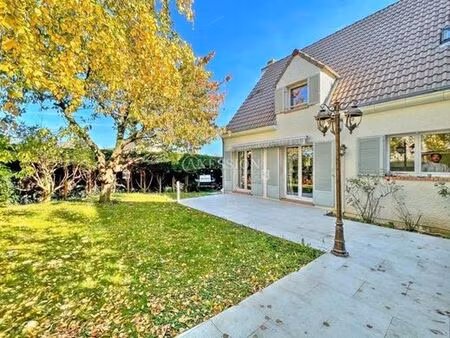 maison de 6 pièces de luxe en vente à sucy-en-brie  île-de-france