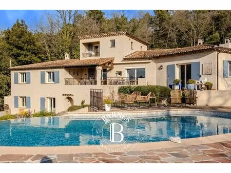 montauroux – élégante villa provençale contemporaine avec piscine et appartement...