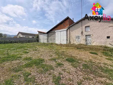 a vendre - renaison - maison d'habitation et grandes dépendances à réhabiliter avec terrai