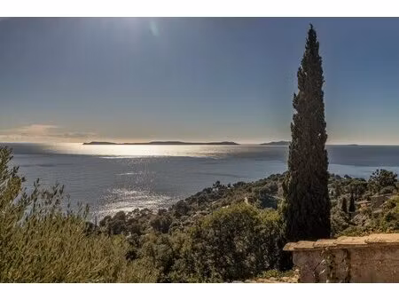 villa provençale avec vue mer et terrain de 1 300 m2