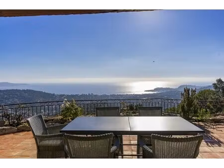 propriété d'exception avec piscine et vues mer à cavalaire-sur-mer