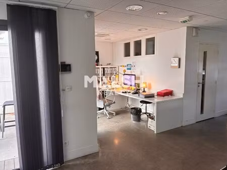 location local professionnel 169m²