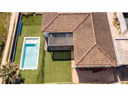 exclusivite ventabren villa de plain-pied   5 chambres  piscine  terrain de 950 m2.