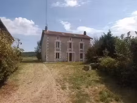 vente appartement 8 pièces 230 m² à hiesse (16490)  191 000 €