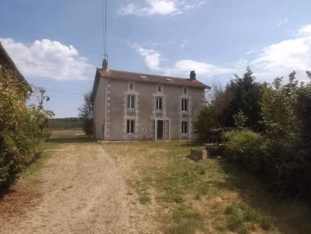 vente appartement 8 pièces 230 m² à hiesse (16490)  191 000 €