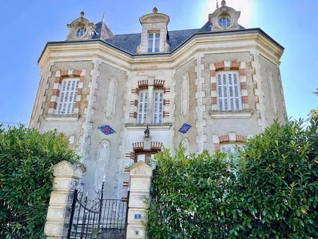 vente maison 9 pièces 222 m² à charroux (86250)  195 000 €